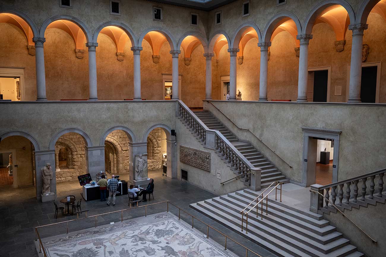 Renaissance Court with "The Hunt" mosaic and the cafe in view